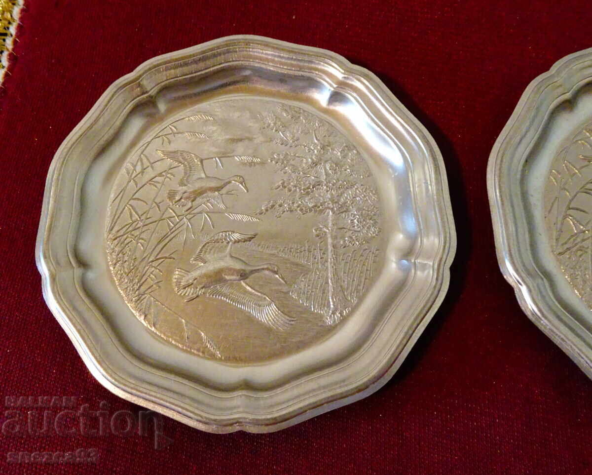 Калаена чиния с ловна картина Диви Патици. Калаена чиния с ловна картина Диви Патици.