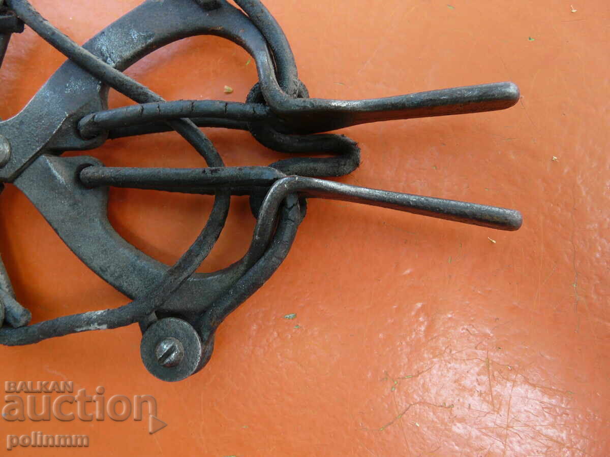 Un instrument vechi de colecție cu preț 50.00 BGN | € 25.56 Un instrument vechi de colecție cu preț 50.00 BGN | € 25.56