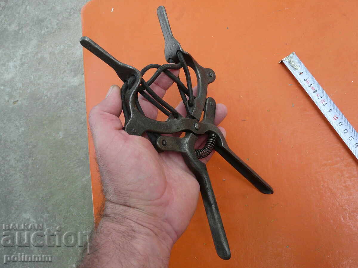 Licitație Un instrument vechi de colecție Licitație Un instrument vechi de colecție