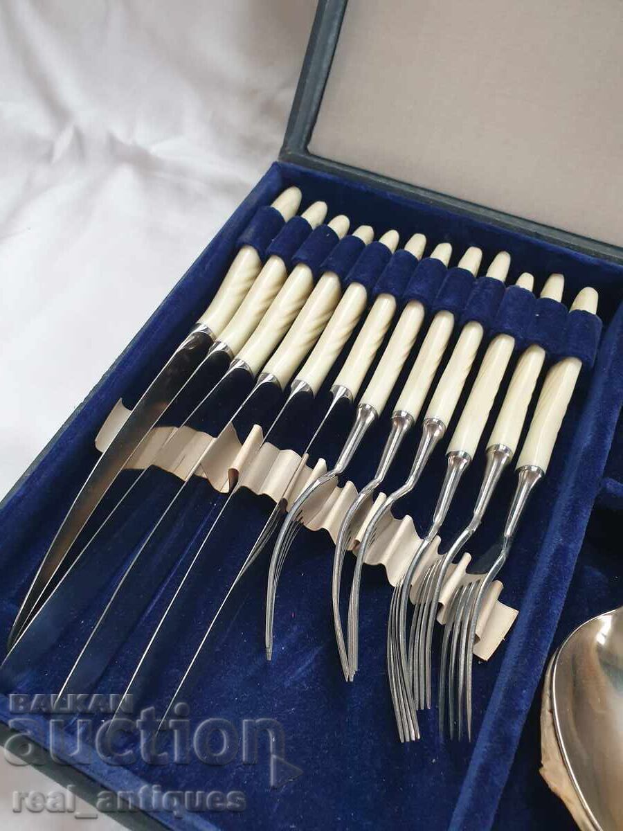 Set de tacâmuri rusești cu preț 94.00 BGN | € 48.06 Set de tacâmuri rusești cu preț 94.00 BGN | € 48.06