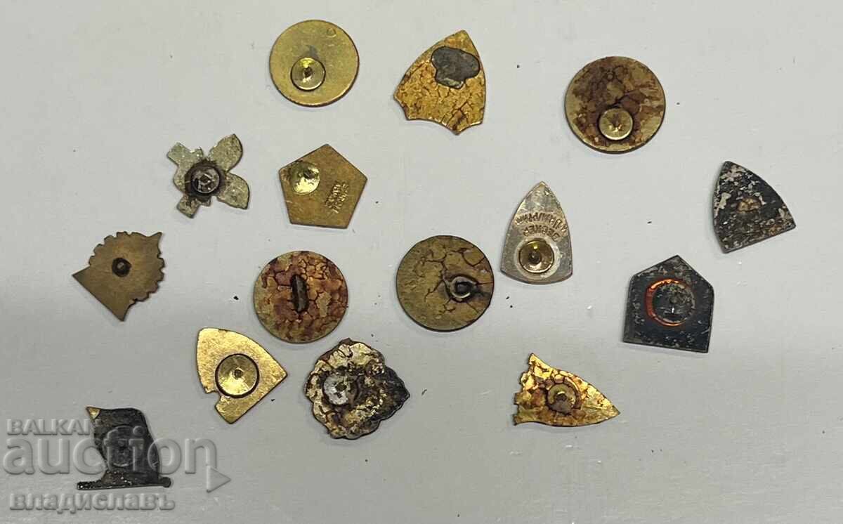 Lot of old football badges for repair with price 30.00 BGN | € 15.34 Lot of old football badges for repair with price 30.00 BGN | € 15.34