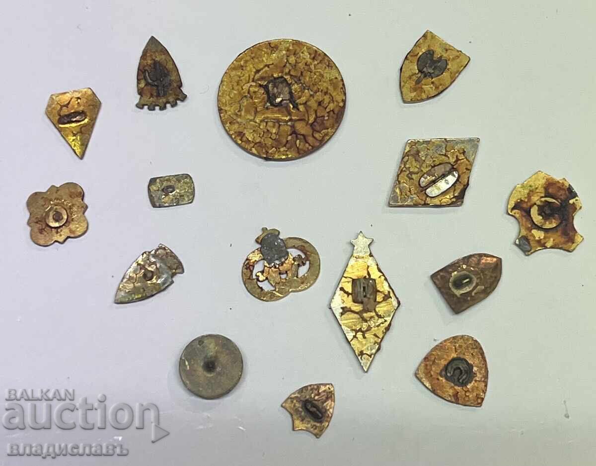 Lot of old football badges for repair 2 with price 30.00 BGN | € 15.34 Lot of old football badges for repair 2 with price 30.00 BGN | € 15.34