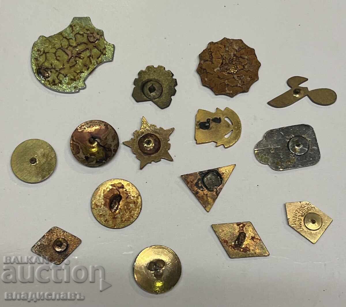 Lot of old football badges for repair 3 with price 30.00 BGN | € 15.34 Lot of old football badges for repair 3 with price 30.00 BGN | € 15.34