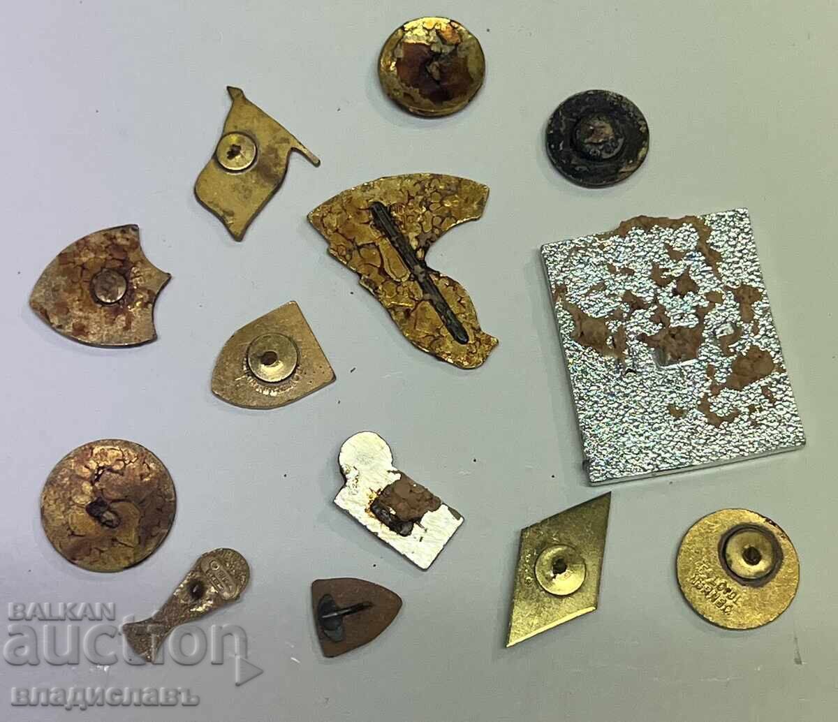 Lot of old football badges for repair 4 with price 25.00 BGN | € 12.78 Lot of old football badges for repair 4 with price 25.00 BGN | € 12.78