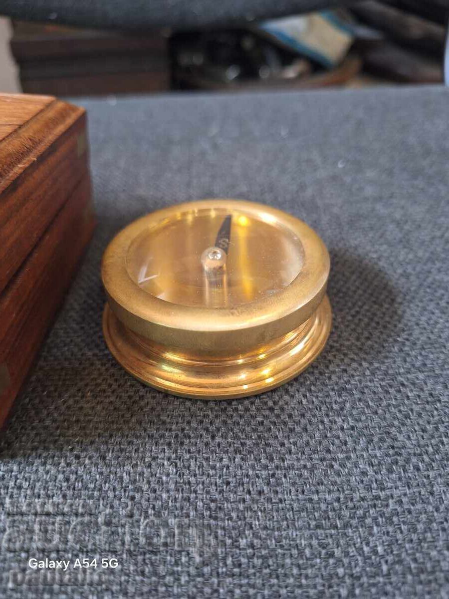 Livrarea BUSOLĂ CU CUTIE