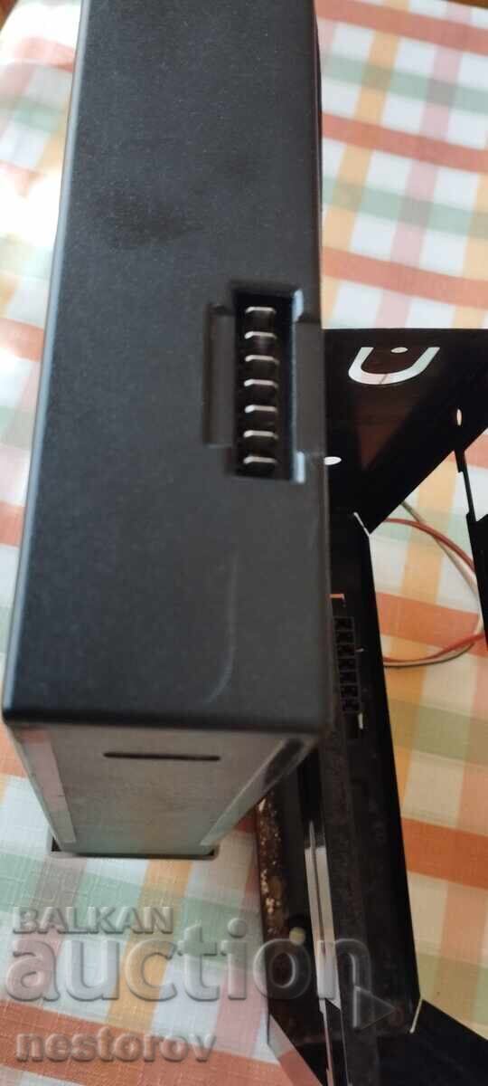 Auction OLD CAR RADIO CASSETTE PLAYER "ROADSTAR" Auction OLD CAR RADIO CASSETTE PLAYER "ROADSTAR"