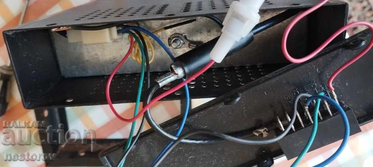 OLD CAR RADIO CASSETTE PLAYER "ROADSTAR" - 5 OLD CAR RADIO CASSETTE PLAYER "ROADSTAR" - 5