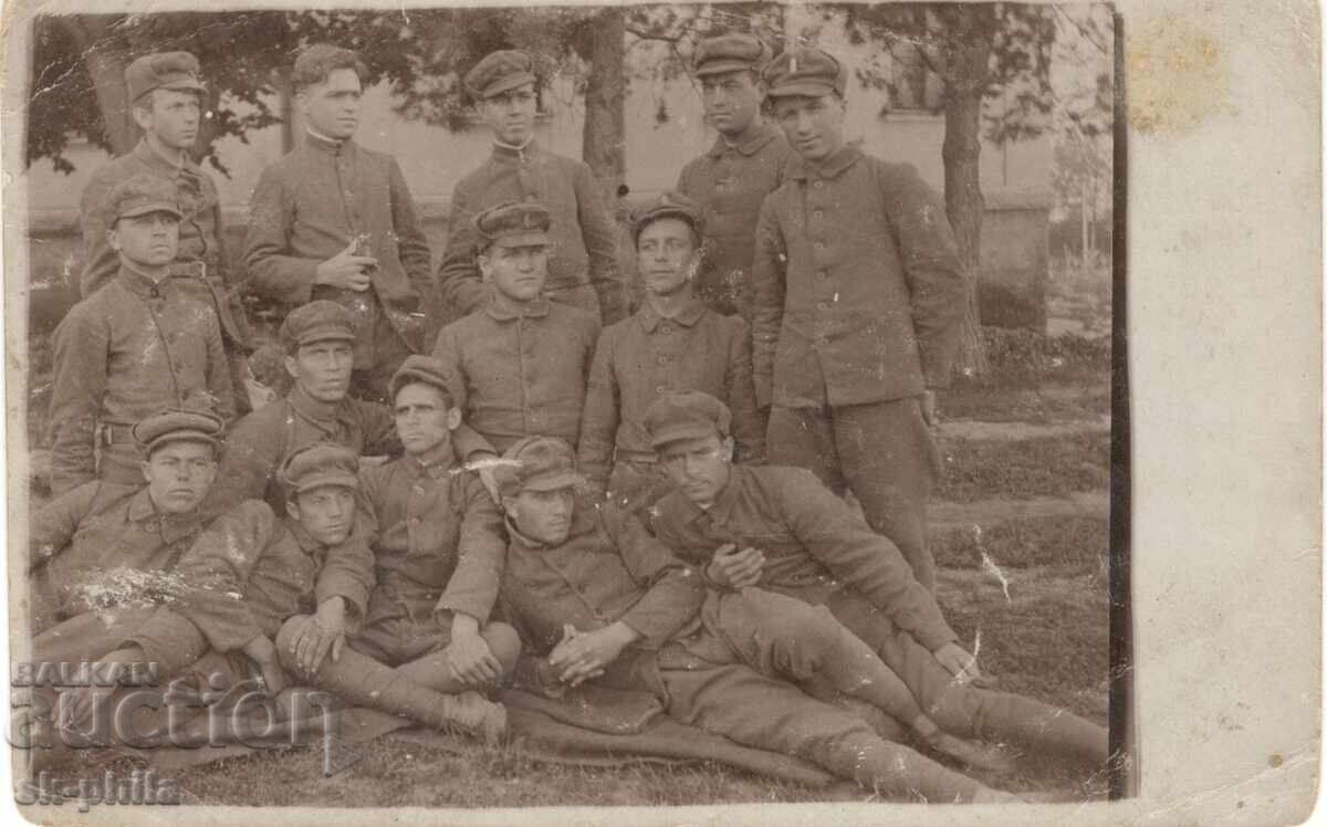 Carte poștală veche - Tineri soldați