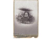 Стара снимка върху картон - Жена пред рози