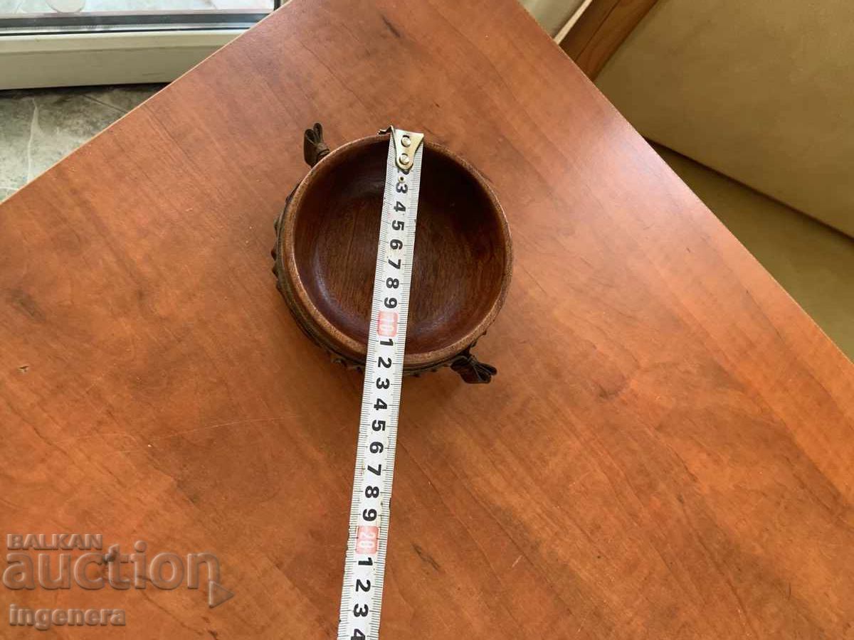 VASOAN NUCI DOMUNĂ LEMN ȘI PIELE cu preț 8.00 BGN | € 4.09