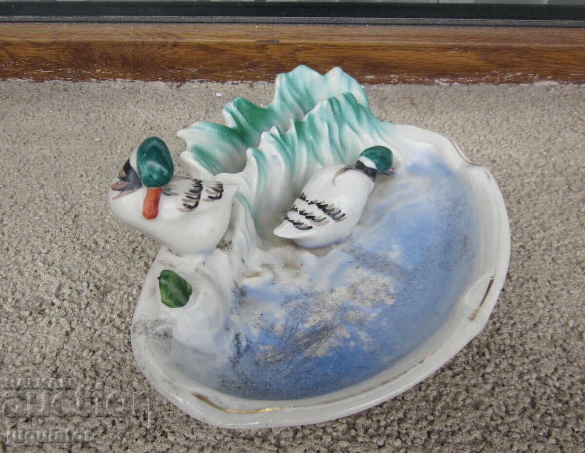 Аукцион НРБ Българска порцеланова фигура порцеланов пепелник патици Аукцион НРБ Българска порцеланова фигура порцеланов пепелник патици