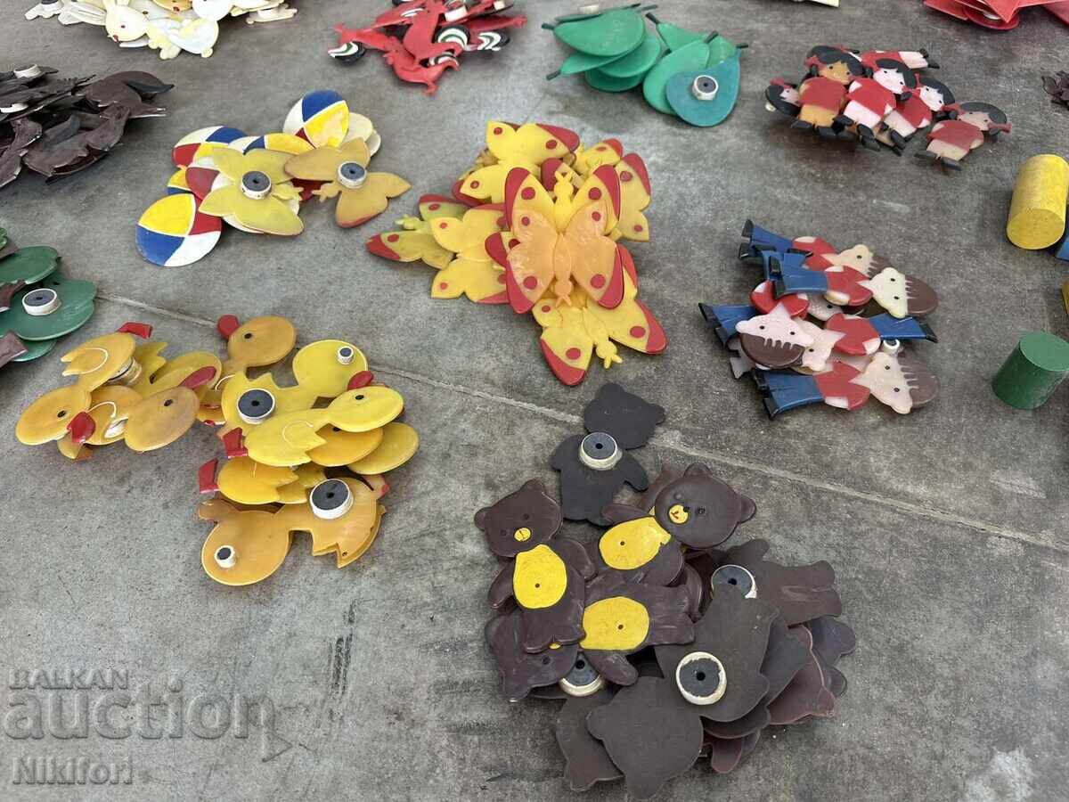 Παράδοση Σοσιαλιστικές Παιδικές Φιγούρες με Μαγνήτη Ουτσεχπρόμ