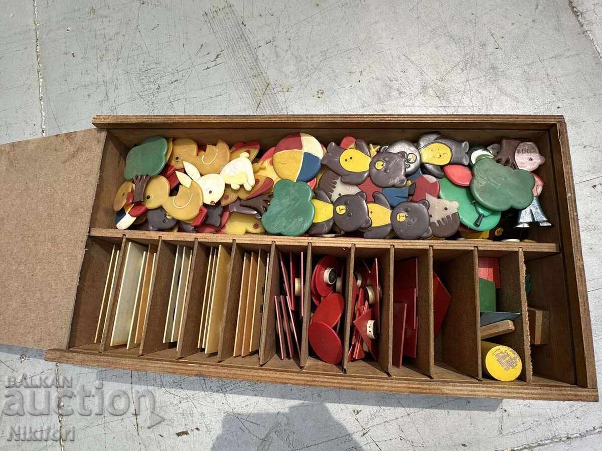 Σοσιαλιστικές Παιδικές Φιγούρες με Μαγνήτη Ουτσεχπρόμ