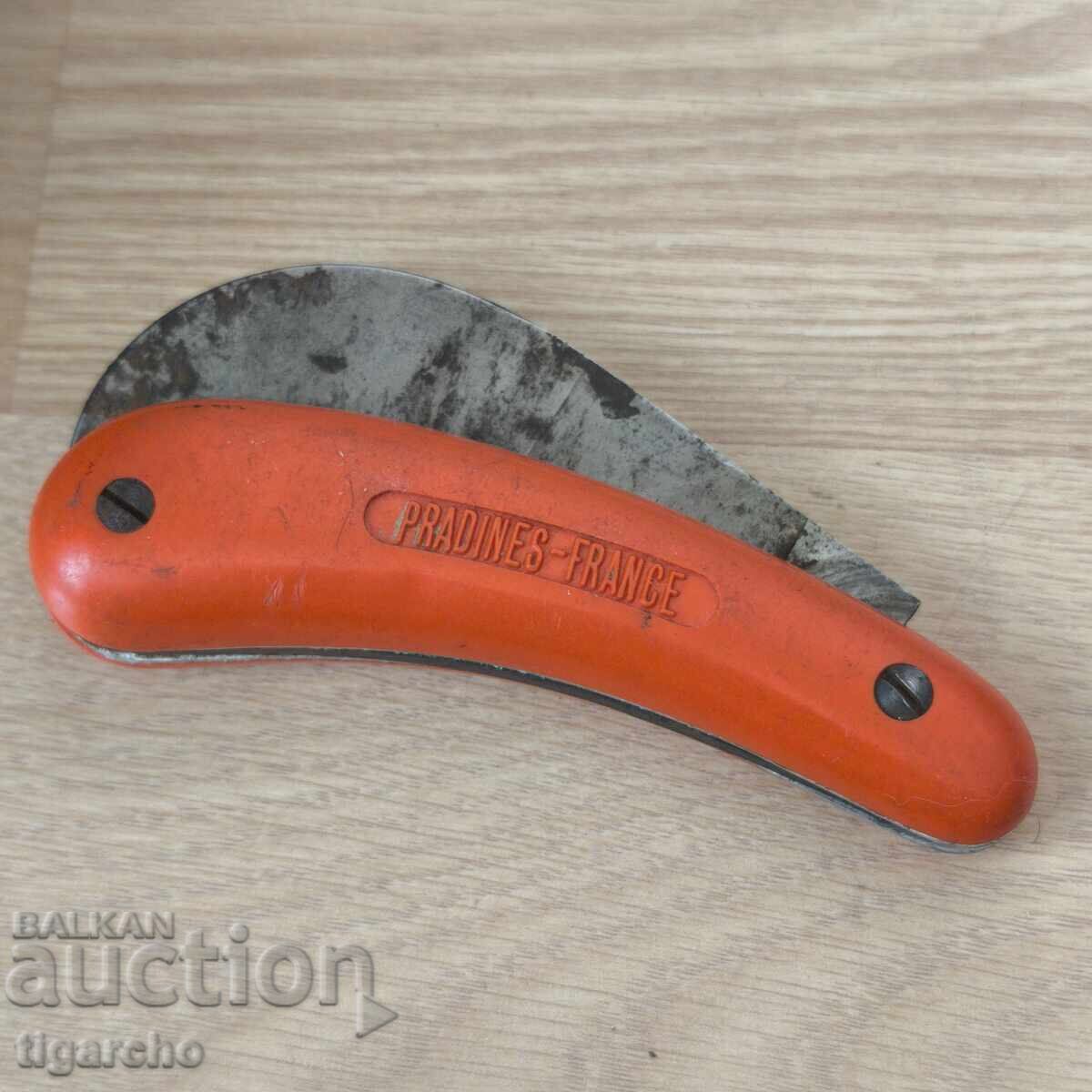 Old French knife with price 50.00 BGN | € 25.56