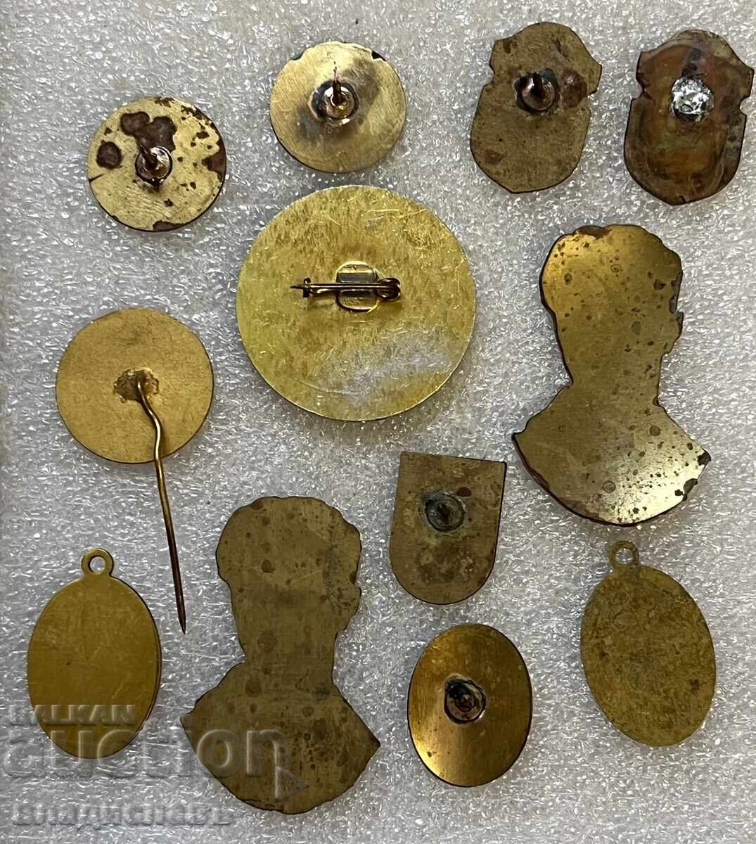 Lot insigne VASIL LEVSKI (fără agrafe/cleme) cu preț 40.00 BGN | € 20.45