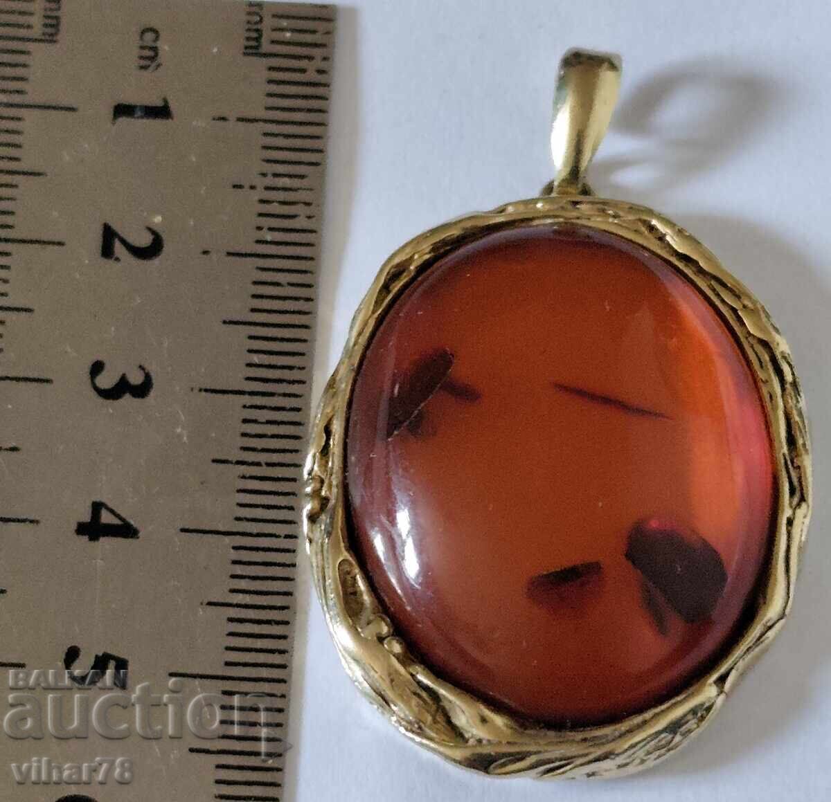 Auction  Silver pendant with gold plating and amber