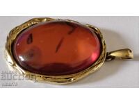 Pandantiv din argint placat cu aur și chihlimbar