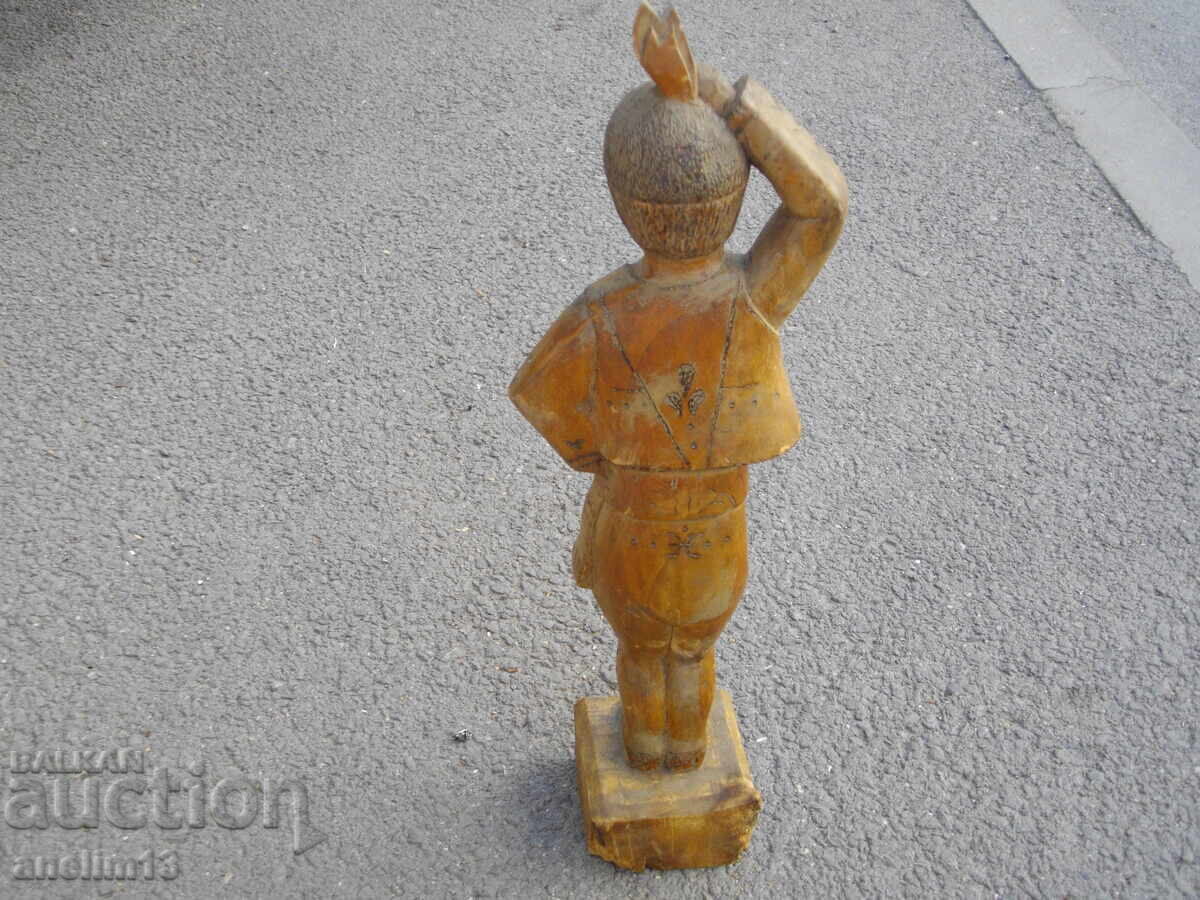 Livrarea FIGURĂ DE SCULPTURĂ DIN LEMN VECHE BULGARĂ COSTUM POPULAR 1972