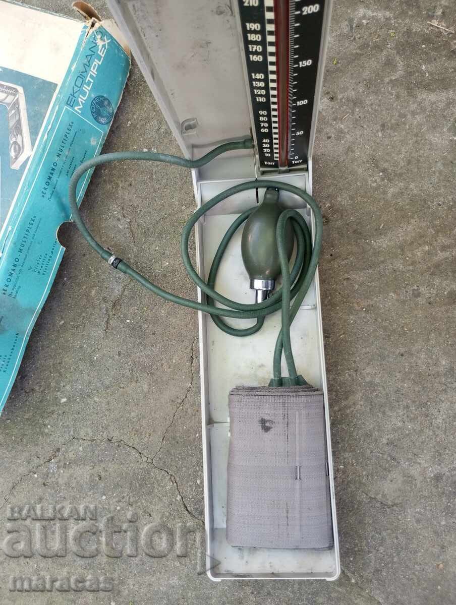 Old blood pressure measuring device with price 15.00 BGN | € 7.67