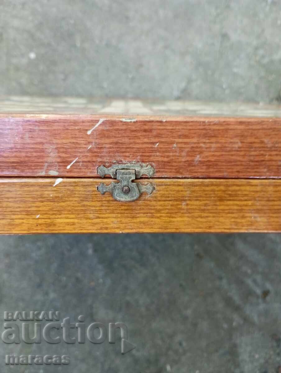 Un vechi joc pentru copii cu preț 15.00 BGN | € 7.67 Un vechi joc pentru copii cu preț 15.00 BGN | € 7.67