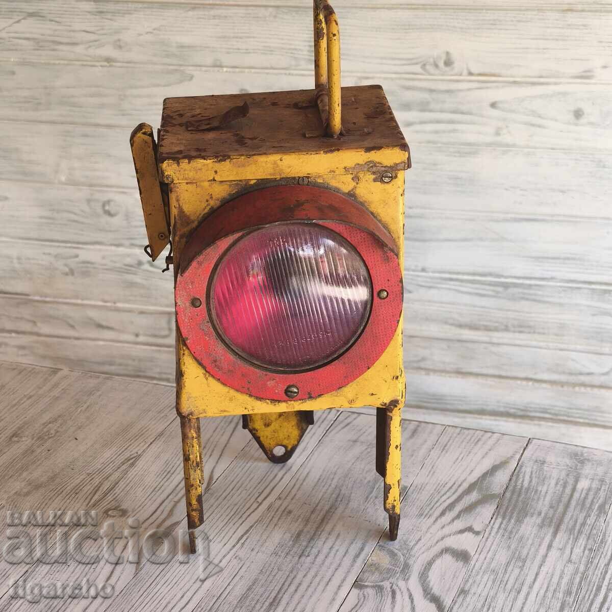 Стар жепейски фенер