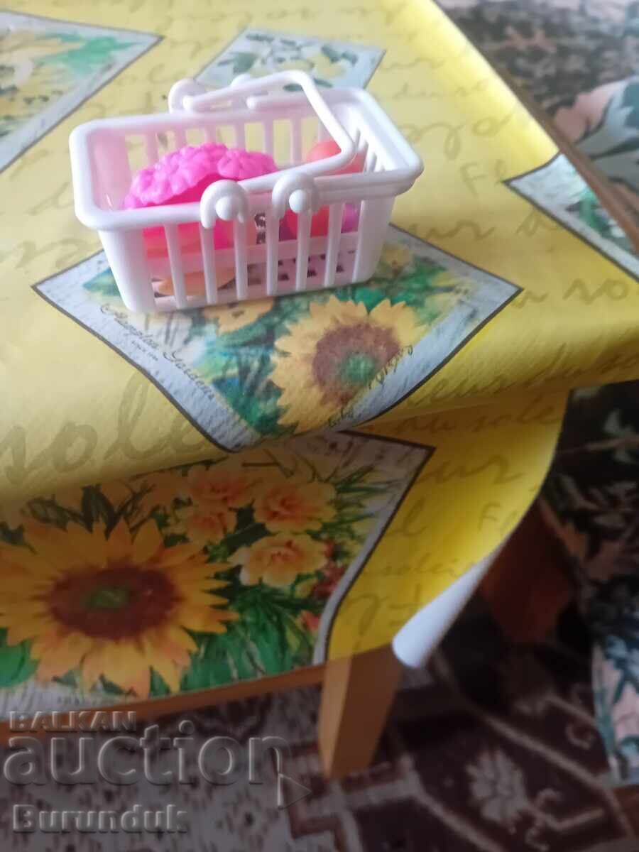 Φρούτα σε καλάθι