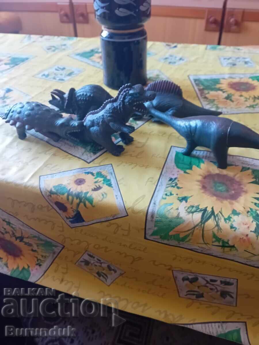 Dinozauri de cauciuc Dinozauri de cauciuc