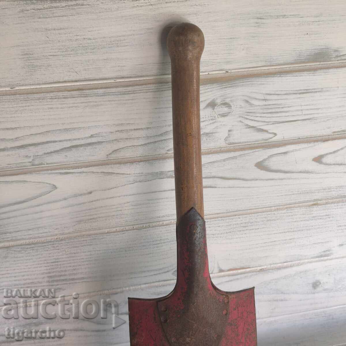 Auction  Soldier's Shovel
