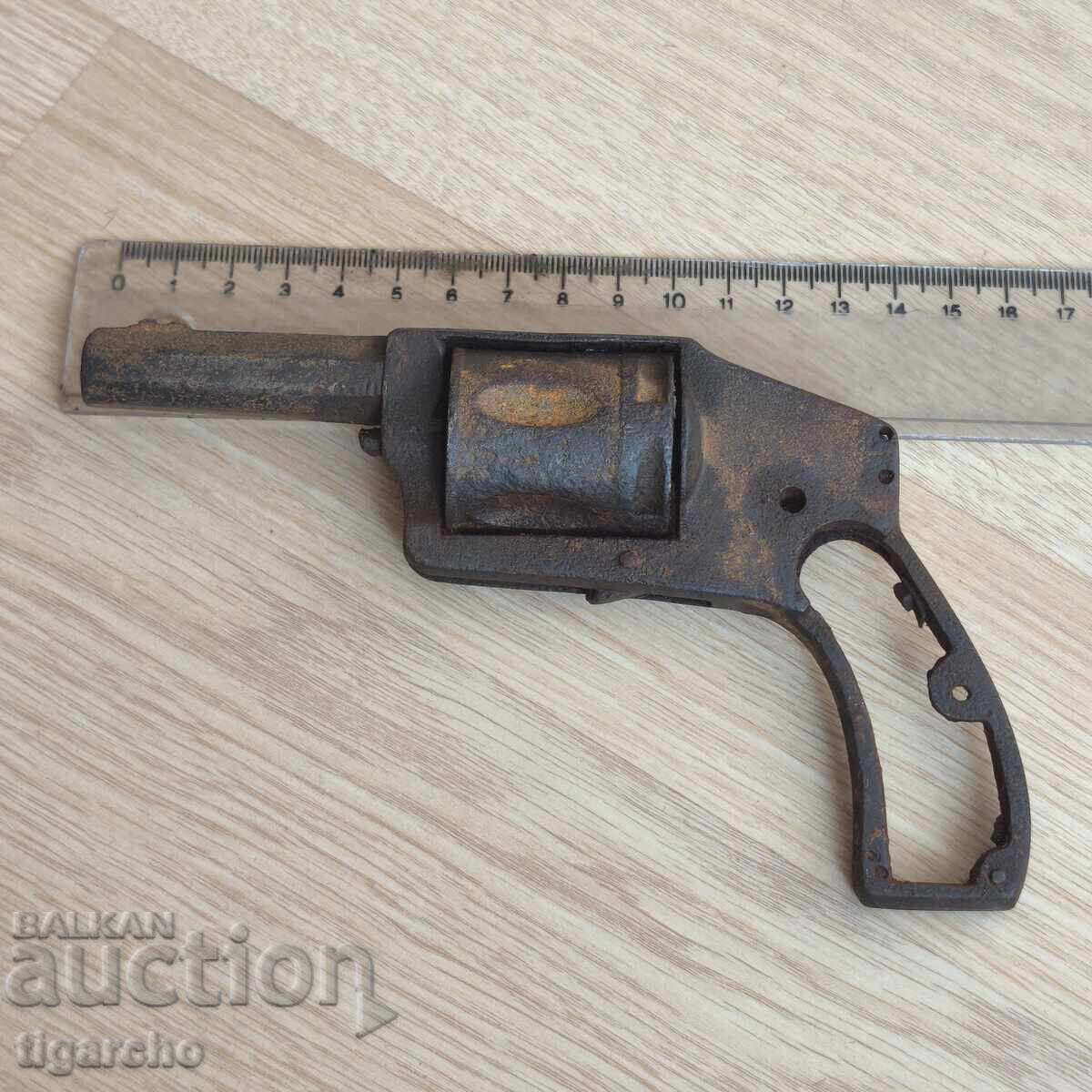 Стар револвер с цена 135.00 лв. | € 69.02 Стар револвер с цена 135.00 лв. | € 69.02