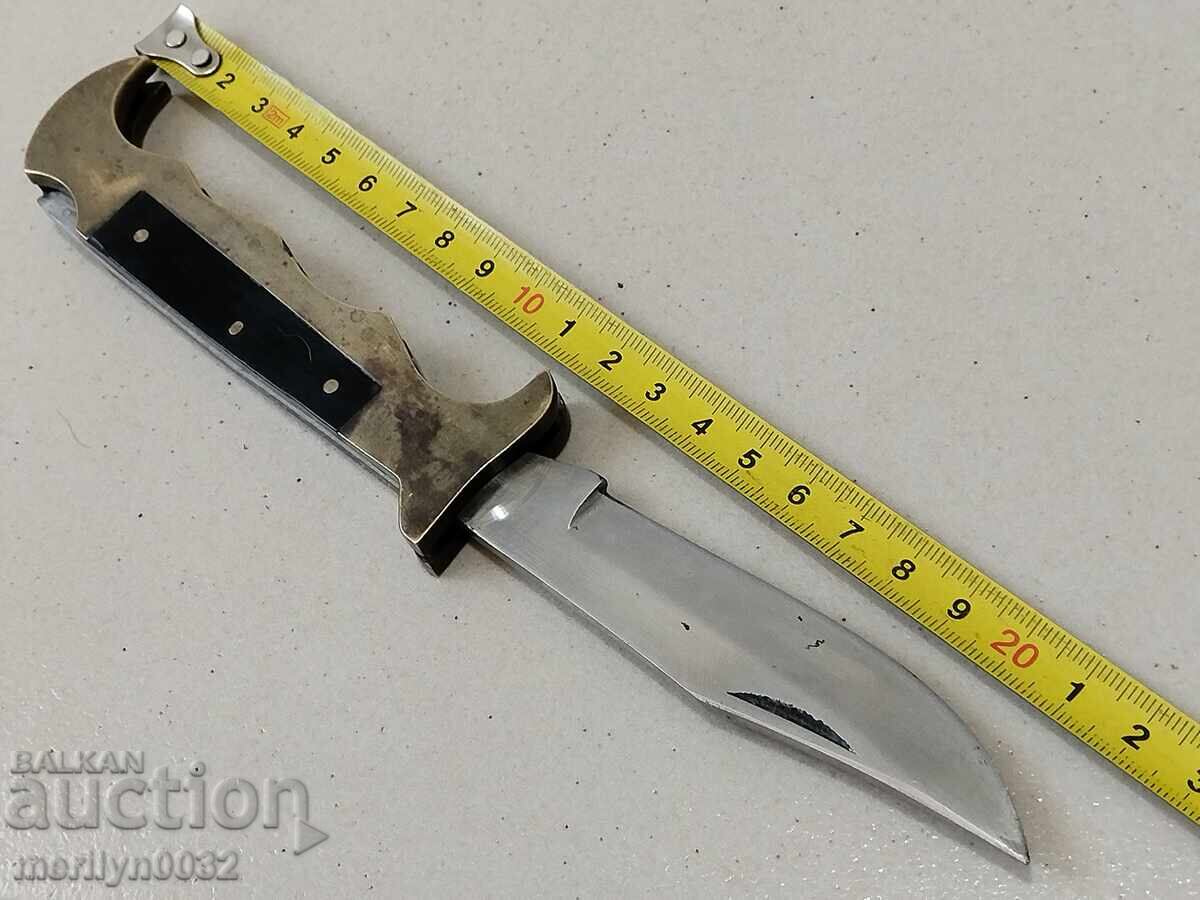 Delivery of Old massive knife leg knife