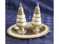 Solnițe argintate vechi cu suport cu ornamente sidefate