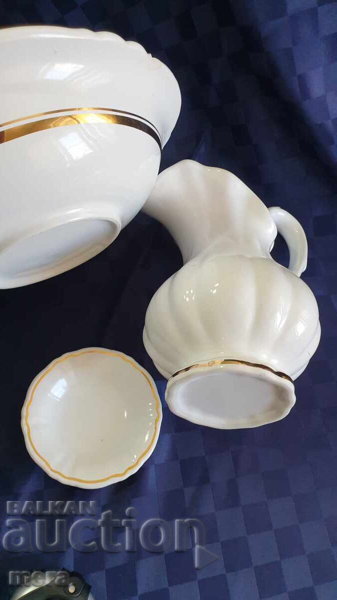 Δημοπρασία Παλιό σετ πορσελάνης μπάνιου - κανάτα, λεκανάκι, σαπουνοθήκη Δημοπρασία Παλιό σετ πορσελάνης μπάνιου - κανάτα, λεκανάκι, σαπουνοθήκη