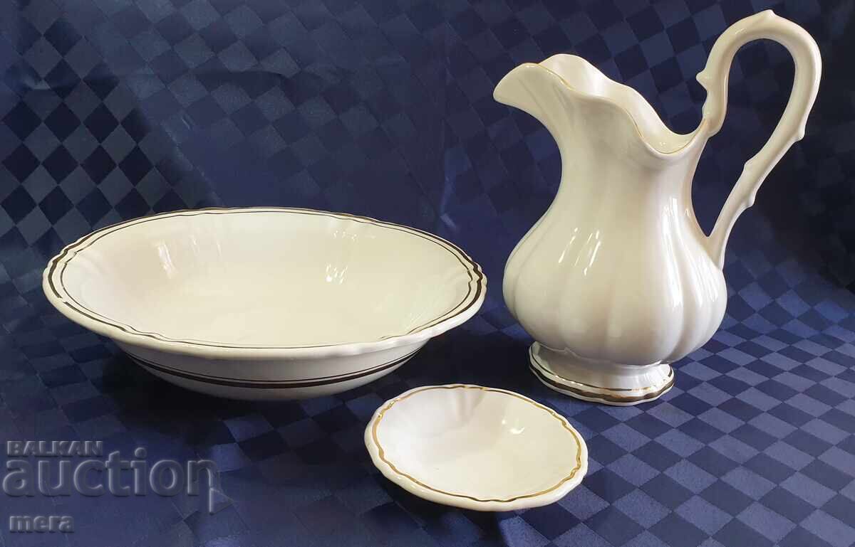 Παλιό σετ πορσελάνης μπάνιου - κανάτα, λεκανάκι, σαπουνοθήκη Παλιό σετ πορσελάνης μπάνιου - κανάτα, λεκανάκι, σαπουνοθήκη