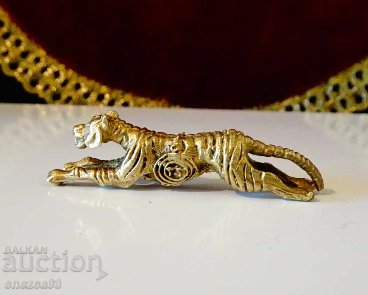 Χάλκινο μενταγιόν, φιγούρα Τίγρης με τιμή 19.00 BGN | € 9.71 Χάλκινο μενταγιόν, φιγούρα Τίγρης με τιμή 19.00 BGN | € 9.71