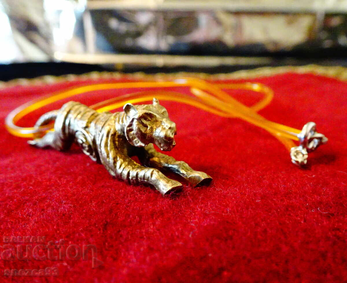 Κολιέ με χάλκινο μενταγιόν Τίγρη και αλυσίδα με ασήμι 925 με τιμή 22.00 BGN | € 11.25