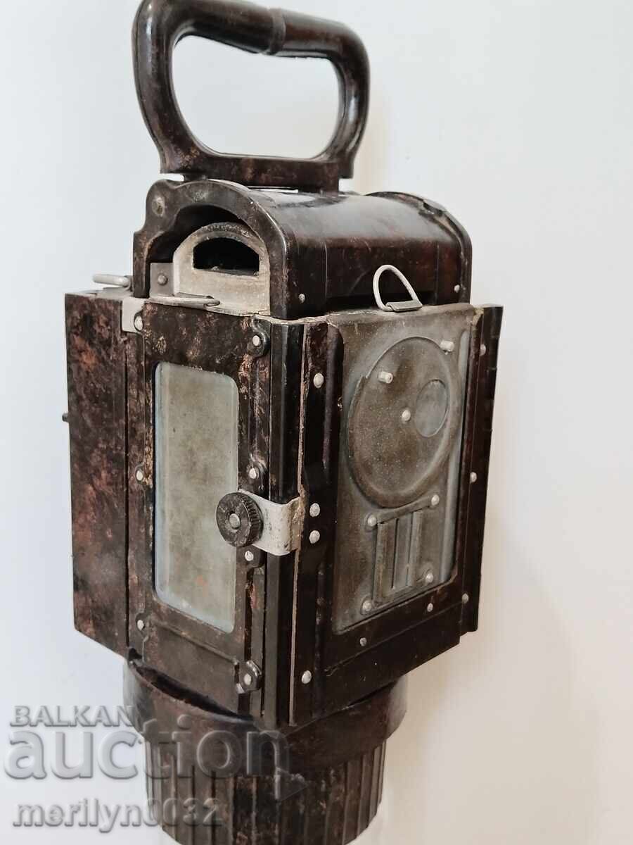 Lanterna militară bakelit Wehrmacht WW2 cu preț 295.00 BGN | € 150.83