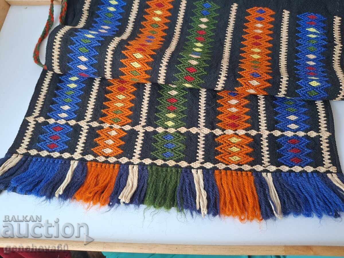 Παράδοση Αυθεντική ποδιά με πλούσια κέντημα Παράδοση Αυθεντική ποδιά με πλούσια κέντημα