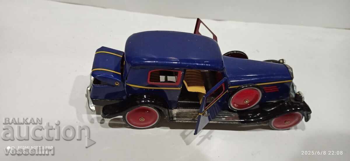 Delivery of Old sheet metal car with a wind-up friction mechanism