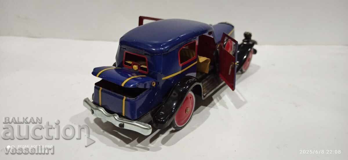 Old sheet metal car with a wind-up friction mechanism - 5
