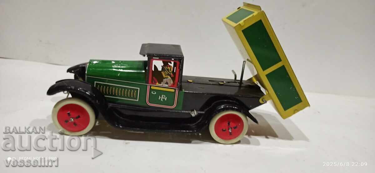 Auction  Old sheet metal truck with a wind-up friction mechanism