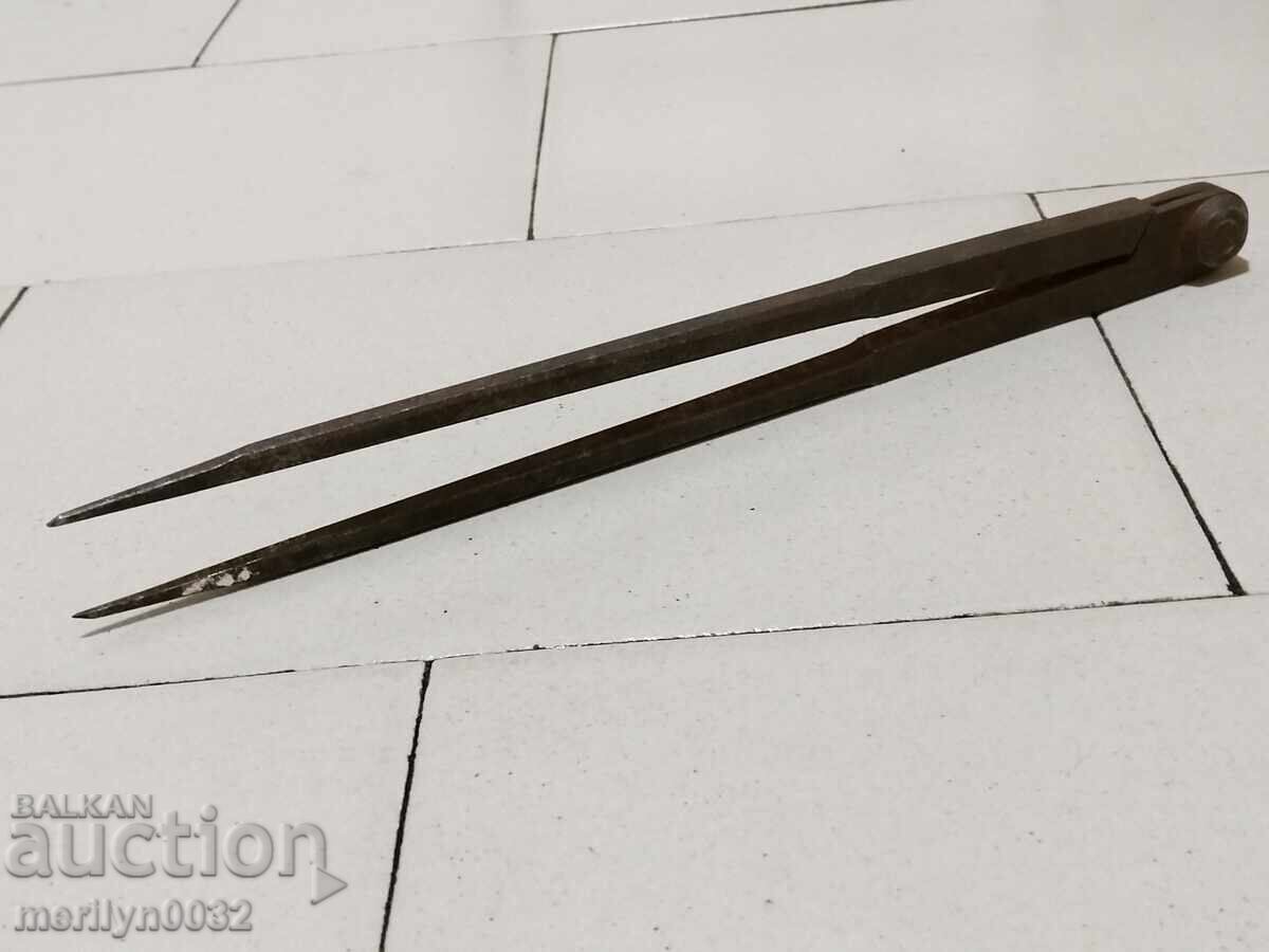 Licitație Vechi compas pentru tablă, unealtă Licitație Vechi compas pentru tablă, unealtă