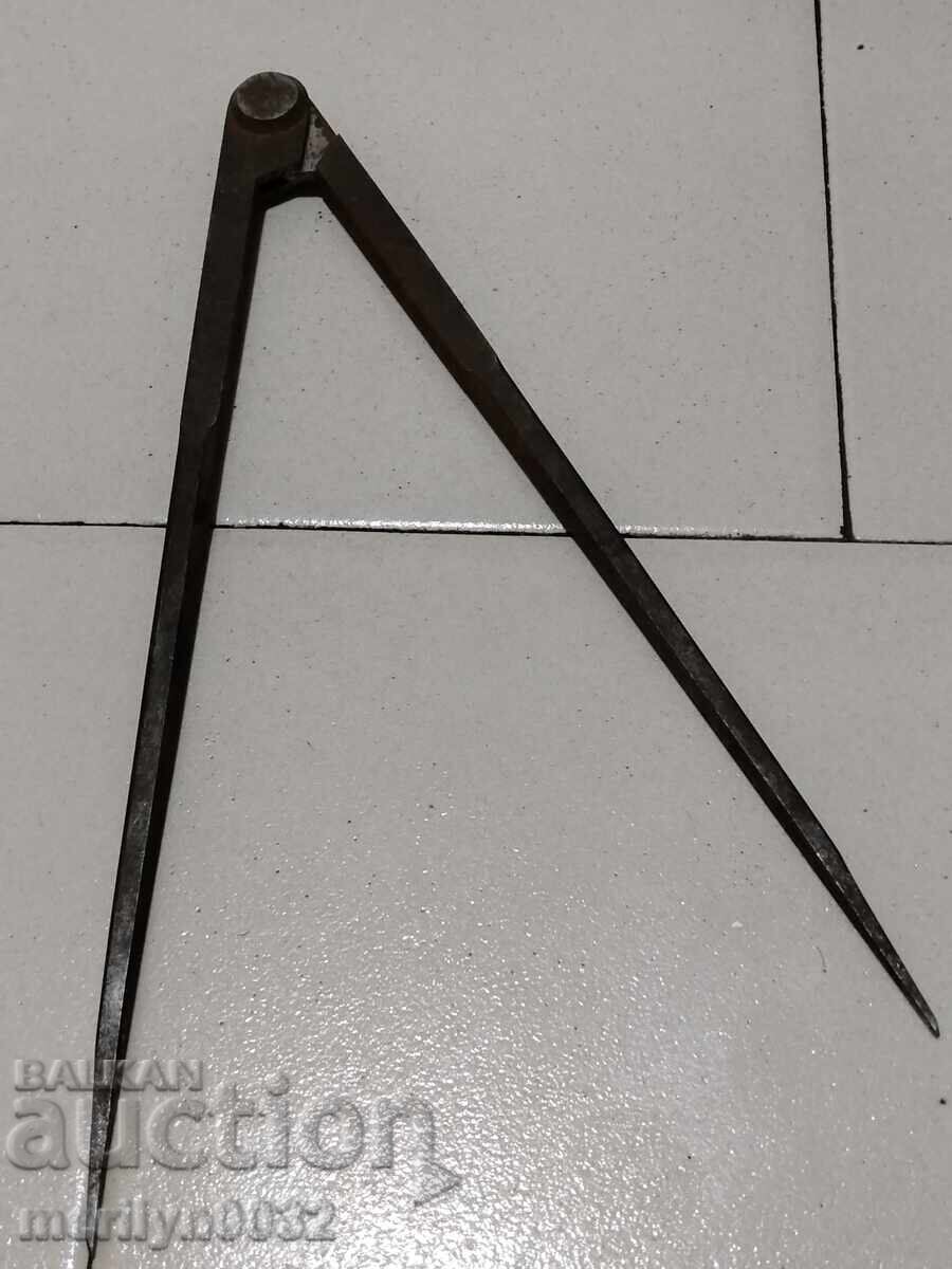 Vechi compas pentru tablă, unealtă Vechi compas pentru tablă, unealtă