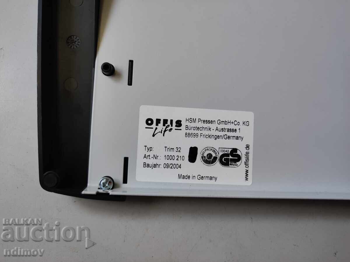 Livrarea Tăietor de hârtie tip ghilotină A4, german Livrarea Tăietor de hârtie tip ghilotină A4, german