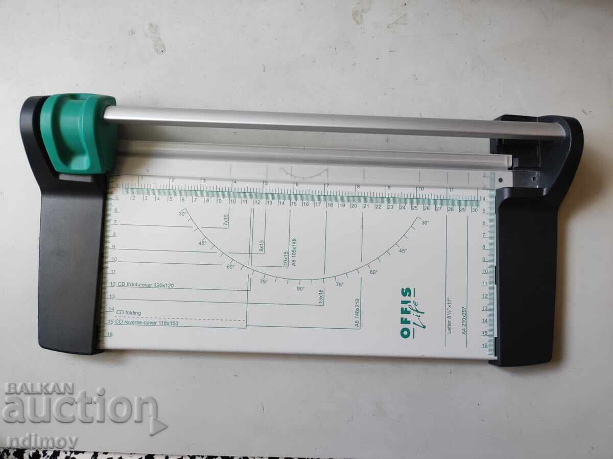 Tăietor de hârtie tip ghilotină A4, german Tăietor de hârtie tip ghilotină A4, german