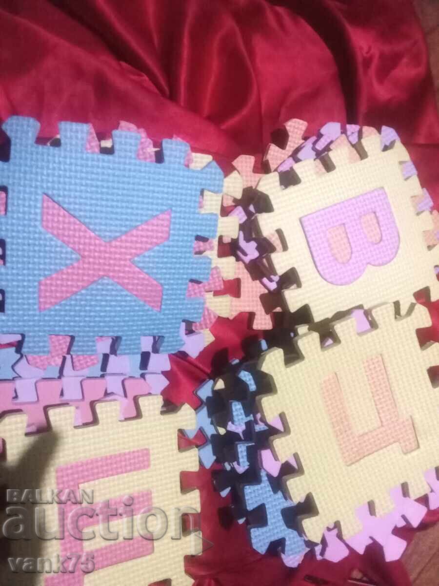 Puzzle with the letters with price 10.00 BGN | € 5.11