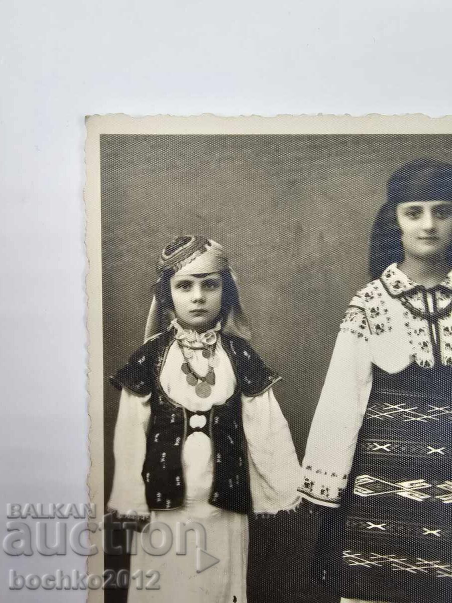 Възрожденска фотография, снимка, носия, 1937 година с цена 18.00 лв. | € 9.20 Възрожденска фотография, снимка, носия, 1937 година с цена 18.00 лв. | € 9.20