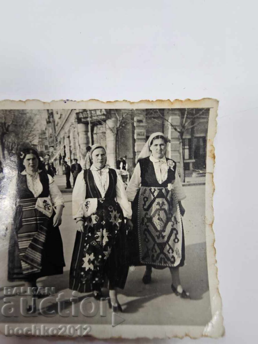 Licitație Fotografie din perioada Renașterii, fotografie, costum popular, șorț, anul 1939