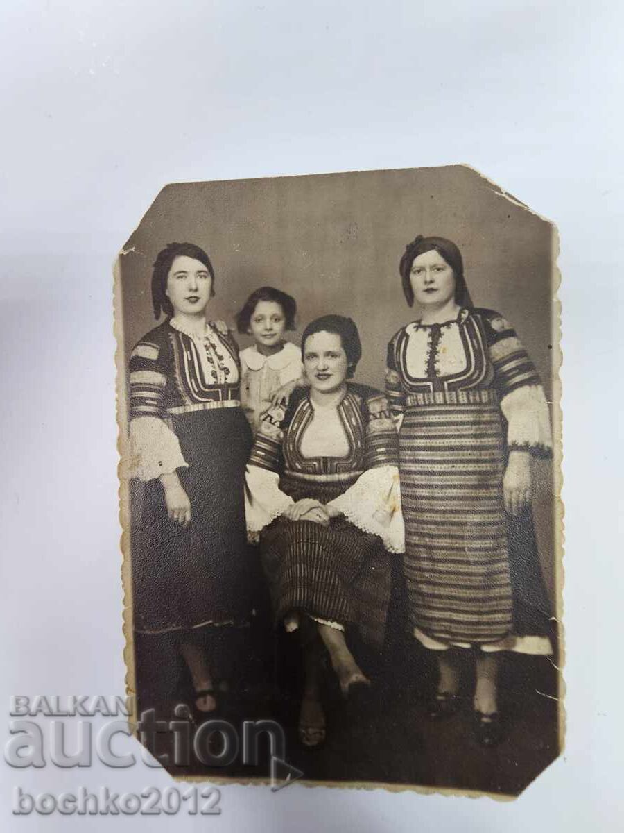 Възрожденска фотография, снимка, носия, 1937 година Възрожденска фотография, снимка, носия, 1937 година