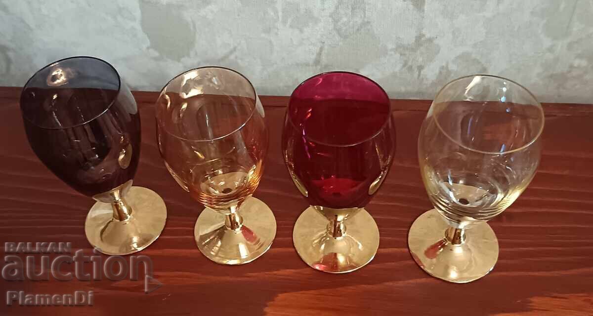 Δημοπρασία Ρετρό σετ από 4 όμορφα φλιτζάνια