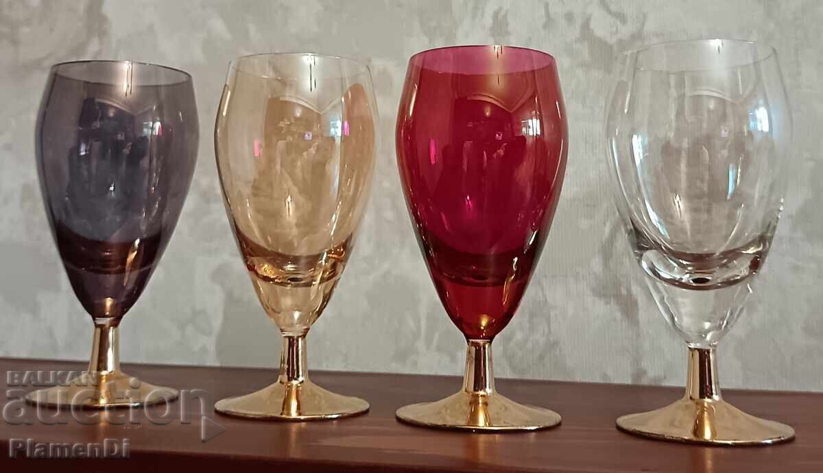 Ρετρό σετ από 4 όμορφα φλιτζάνια